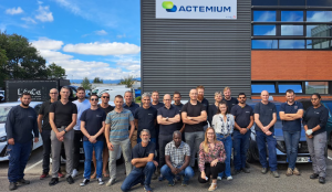 entreprise Actemium Strasbourg Process & Energie avec l'équipe devant les locaux 